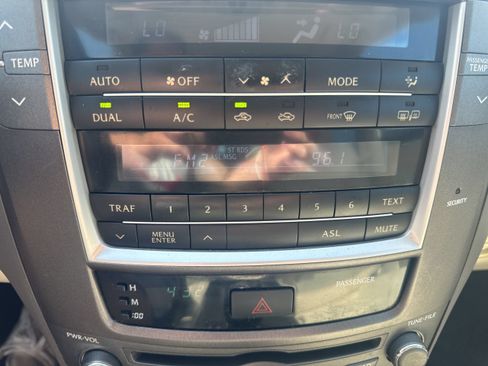 Used 2010 Lexus IS 250 w/ Preferred Accessory Package RWD image 12