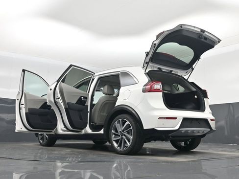 Used 2017 Kia Niro Touring image 59