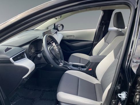 Used 2025 Toyota Corolla LE FWD image 9