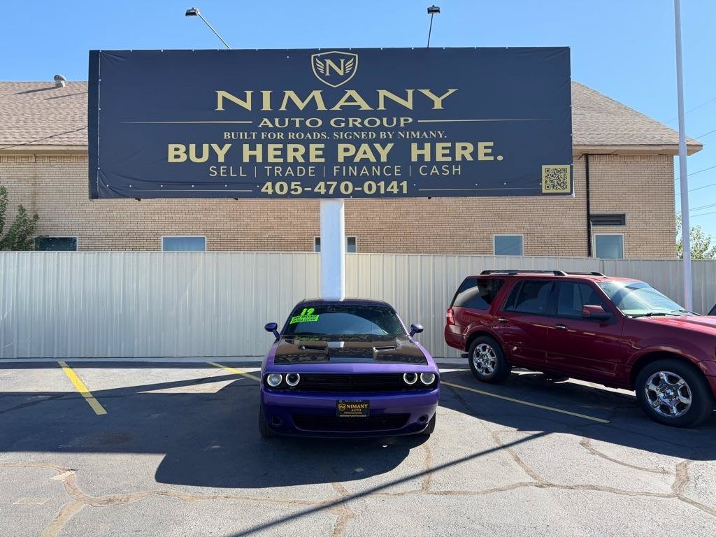 Used 2019 Dodge Challenger SXT w/ Blacktop Package RWD image 2