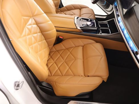 Used 2023 BMW 740i w/ Parking Assistance Package image 14