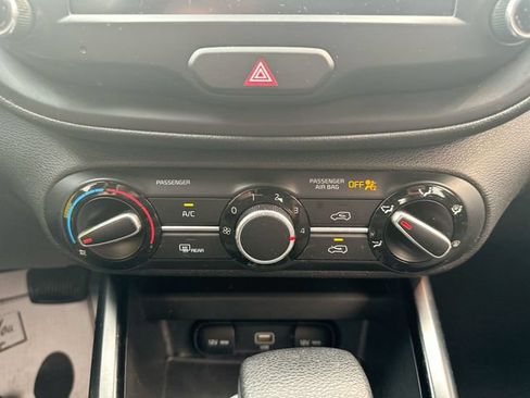 Certified 2022 Kia Soul LX FWD image 18