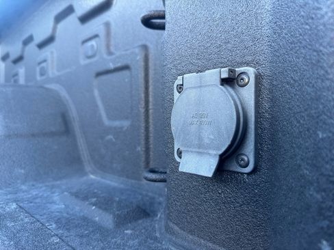 Used 2024 GMC Sierra 1500 AT4 w/ Technology Package image 19