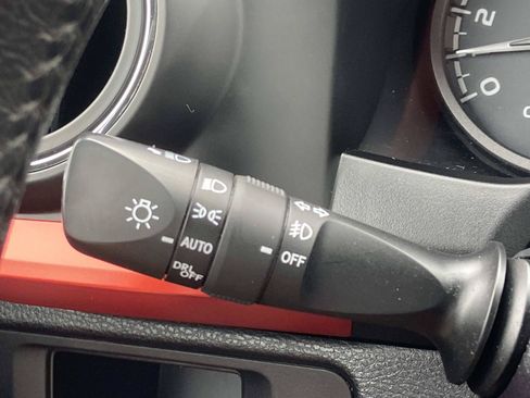 Used 2016 Toyota Tacoma TRD Sport AWD/4WD image 20