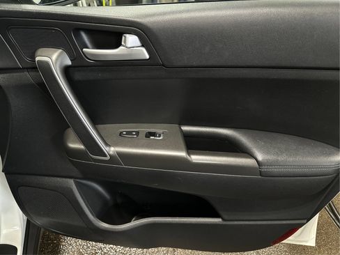 Used 2018 Kia Sportage LX FWD image 21