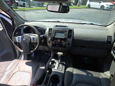 Used 2015 Nissan Frontier SL w/ Moonroof Package AWD/4WD image 47