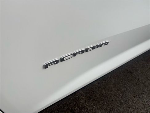Used 2025 GMC Acadia Elevation image 6