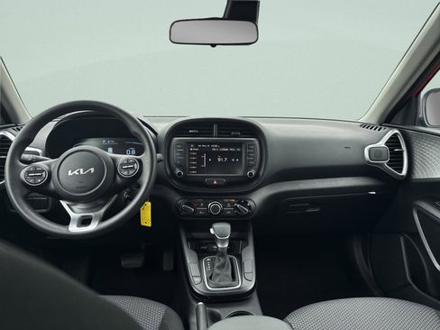 Used 2025 Kia Soul LX w/ LX Technology Package FWD image 12