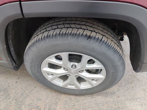 Used 2023 Jeep Grand Cherokee Limited image 12