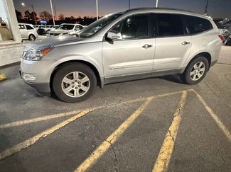 Used 2009 Chevrolet Traverse LT video 1