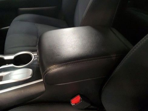 Used 2020 Nissan Pathfinder SV image 27