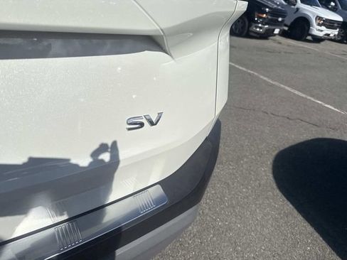 Used 2023 Nissan Rogue SV image 5