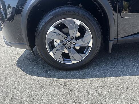 Certified 2026 Nissan Rogue SV w/ SV Premium Package FWD image 6