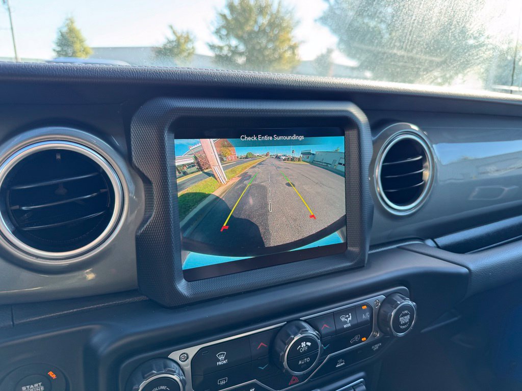 Used 2022 Jeep Wrangler Unlimited Sahara AWD/4WD image 30