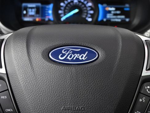 Used 2023 Ford Edge Titanium w/ Class II Trailer Tow Package AWD/4WD image 34