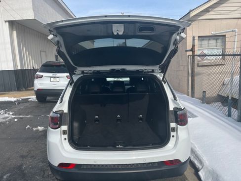 Used 2025 Jeep Compass Limited image 32