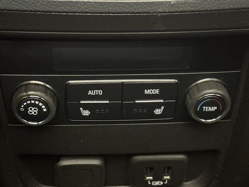 Used 2020 Buick Envision Premium w/ LPO, Interior Luxury Package image 21