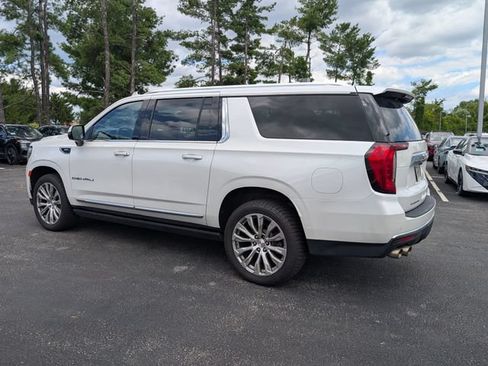 Used 2022 GMC Yukon XL Denali w/ Denali Premium Package AWD/4WD image 4