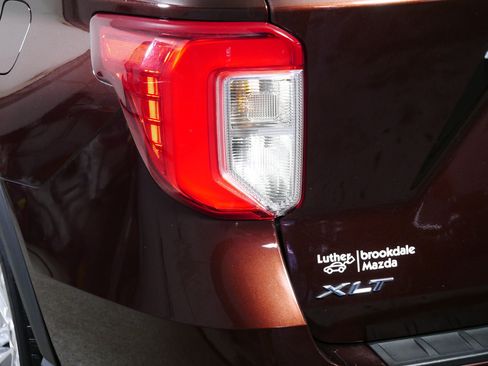 Used 2020 Ford Explorer XLT w/ Equipment Group 202A AWD/4WD image 17