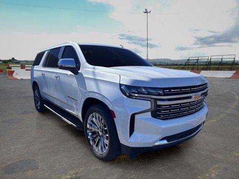 Used 2023 Chevrolet Suburban Premier AWD/4WD image 2
