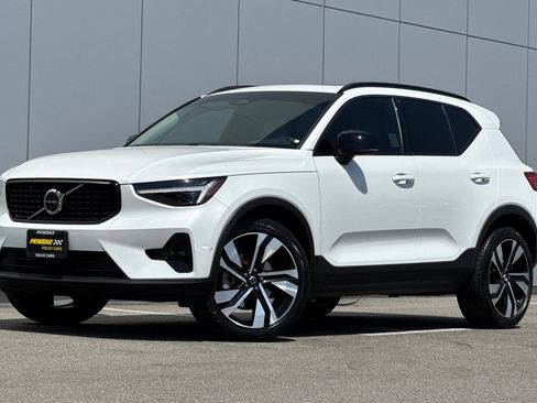 Used 2024 Volvo XC40 B5 Ultimate w/ Protection Package Premier AWD/4WD image 1