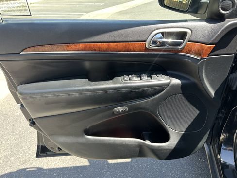 Used 2013 Jeep Grand Cherokee Limited image 13