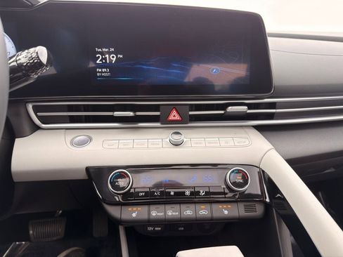 Used 2025 Hyundai Elantra Limited w/ Cargo Package FWD image 17
