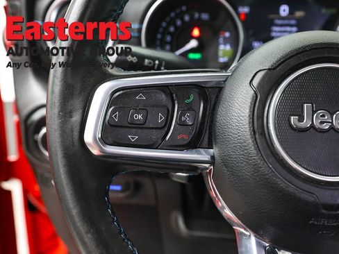 Used 2022 Jeep Wrangler Unlimited Rubicon 4xe AWD/4WD image 15