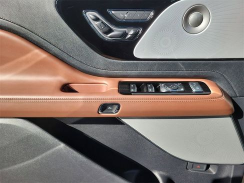 Used 2025 Lincoln Aviator Reserve w/ Equipment Group 201A image 15