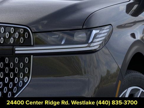 New 2026 Lincoln Navigator Reserve AWD/4WD image 18