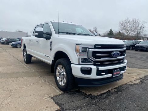 Used 2022 Ford F350 Platinum w/ FX4 Off-Road Package AWD/4WD image 2
