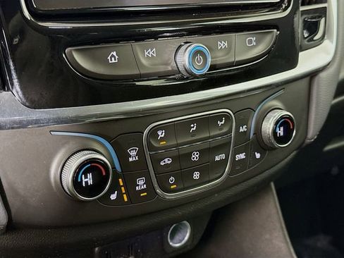 Used 2020 Chevrolet Traverse LT w/ Driver Confidence II Package image 17