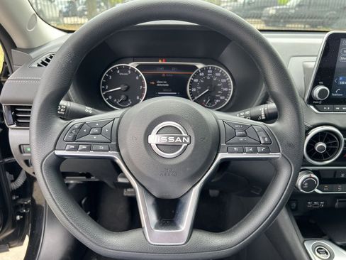 Certified 2025 Nissan Sentra SV FWD image 5