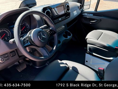 Used 2025 Mercedes-Benz Sprinter 2500 image 14