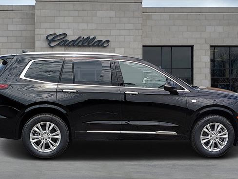 New 2025 Cadillac XT6 Luxury image 2