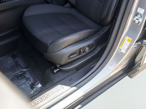Used 2024 Chevrolet Equinox RS FWD image 11