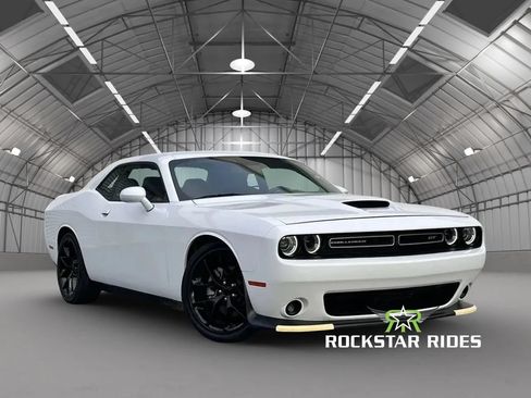 Used 2022 Dodge Challenger GT RWD image 4