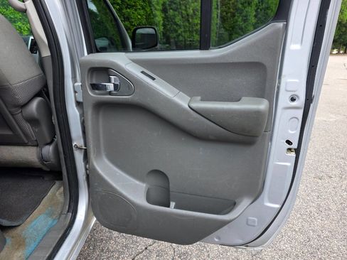 Used 2012 Nissan Frontier SV AWD/4WD image 23