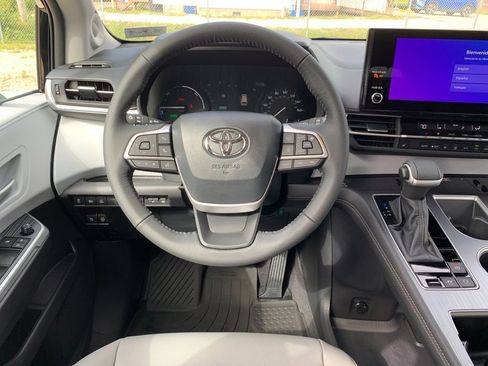 New 2026 Toyota Sienna XLE FWD image 16