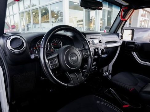 Used 2016 Jeep Wrangler Unlimited Sahara w/ Connectivity Group image 23