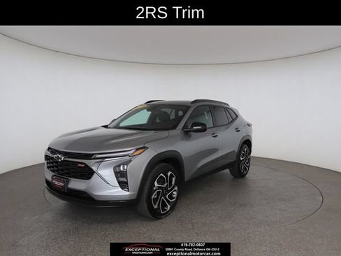 Used 2025 Chevrolet Trax RS w/ Driver Confidence Package FWD image 2