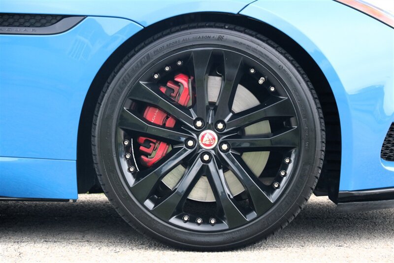 Used 2019 Jaguar F-TYPE R AWD/4WD image 39