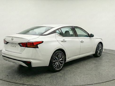 Used 2025 Nissan Altima 2.5 SV FWD image 9