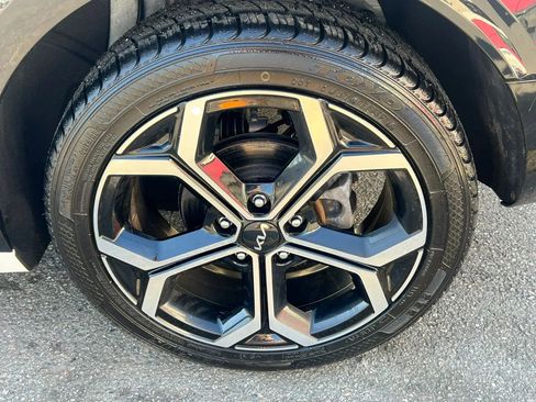 Used 2023 Kia Niro EX Touring FWD image 9