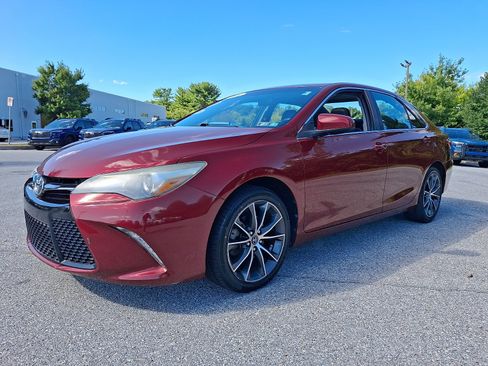 Used 2016 Toyota Camry XSE w/ Moonroof Package FWD image 3