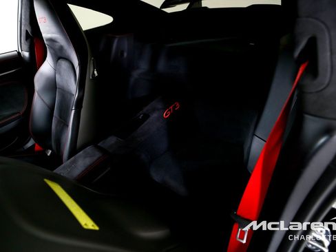 Used 2018 Porsche 911 GT3 RWD image 15