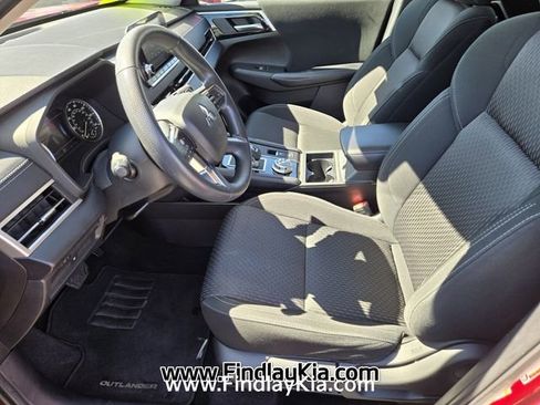 Used 2023 Mitsubishi Outlander ES FWD image 11