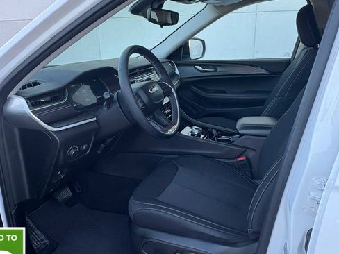 Certified 2023 Jeep Grand Cherokee Laredo w/ Luxury Tech Group I image 13