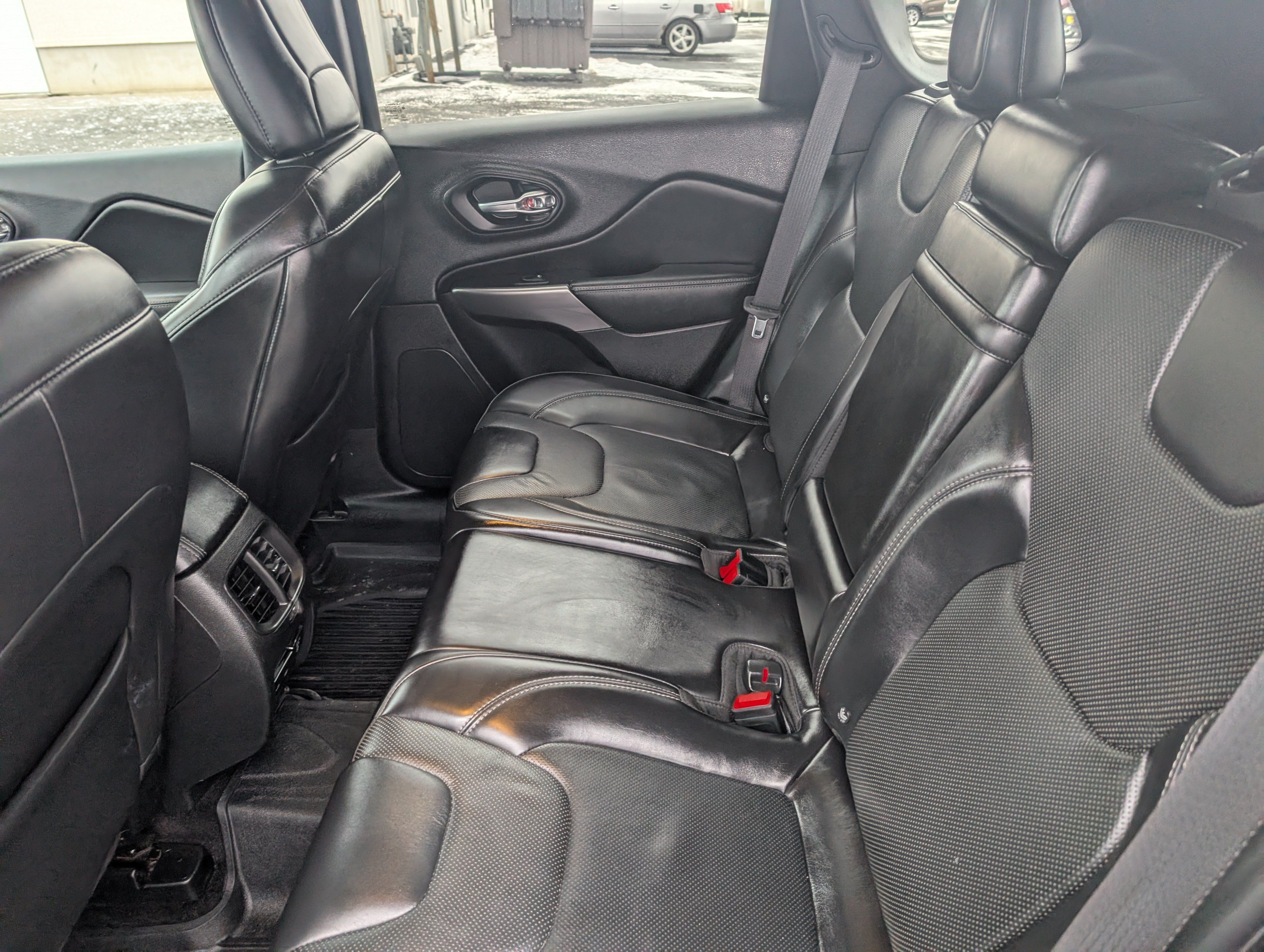 Used 2019 Jeep Cherokee Limited AWD/4WD image 10
