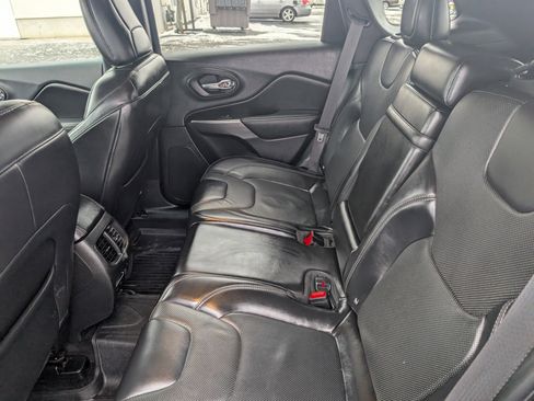 Used 2019 Jeep Cherokee Limited image 10